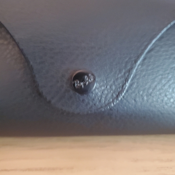 Ray-ban Hard Sunglasses Case - Picture 3 of 5